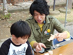 おもちゃ作り教室講師・小松和人