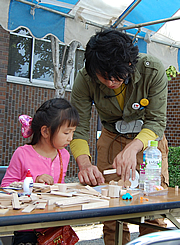 おもちゃ作り教室講師・小松和人