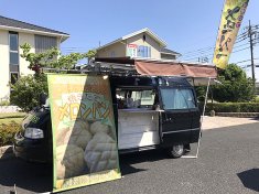 住宅メーカーのお客様感謝祭でメロンパンを提供した食品移動販売車